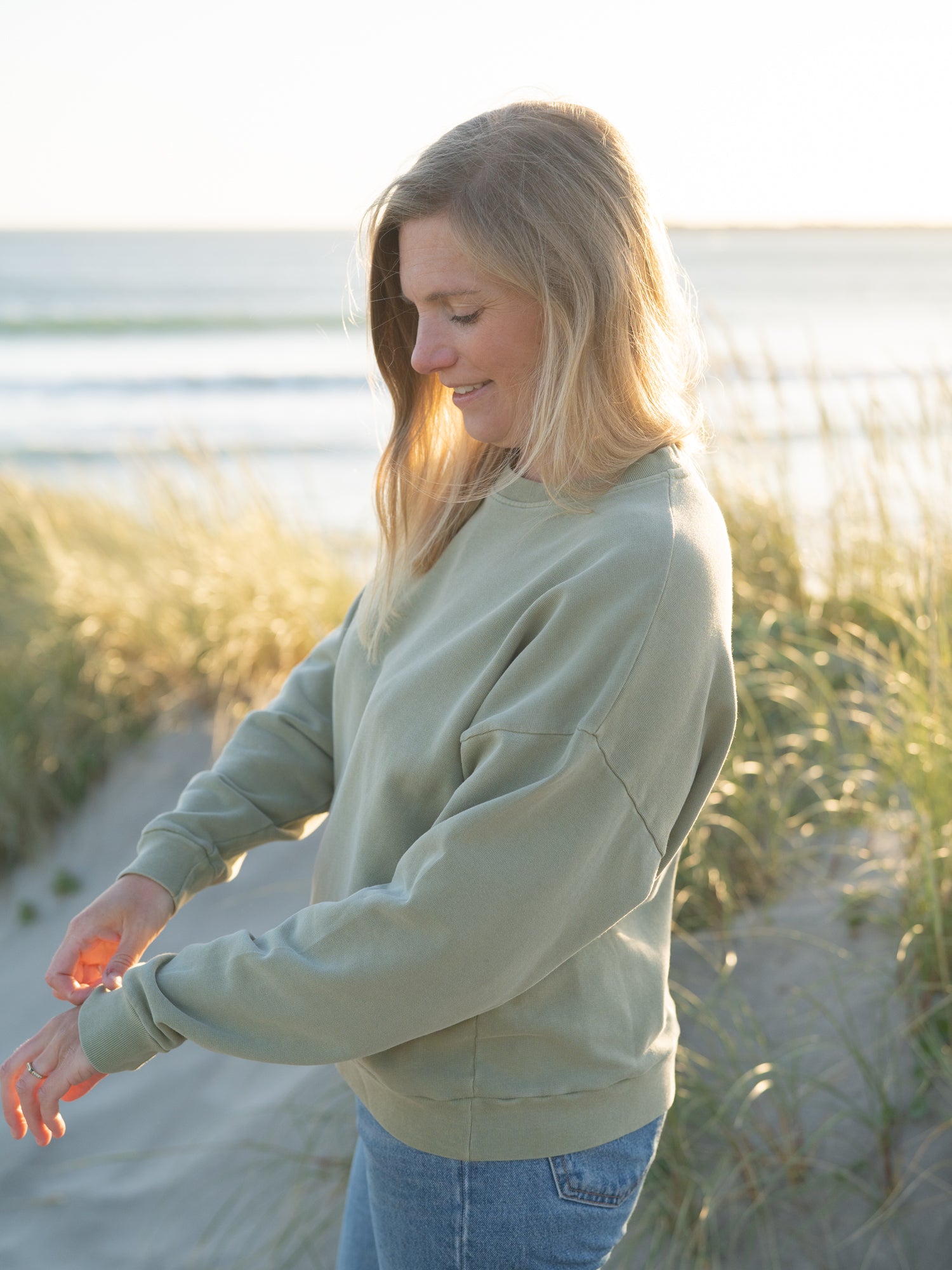 Nachhaltiger Fair Fashion Frauen Oversize Pullover natural dye 100% Baumwolle und Made in Portugal.