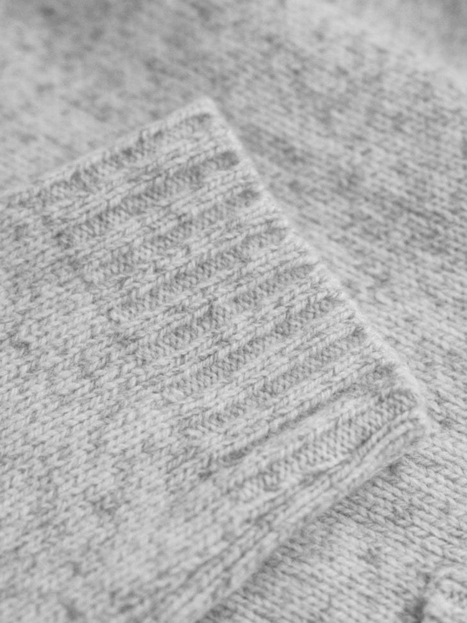 Frauen Cardigan Detail Ärmel aus 100% Merino Wolle & Made in Germany