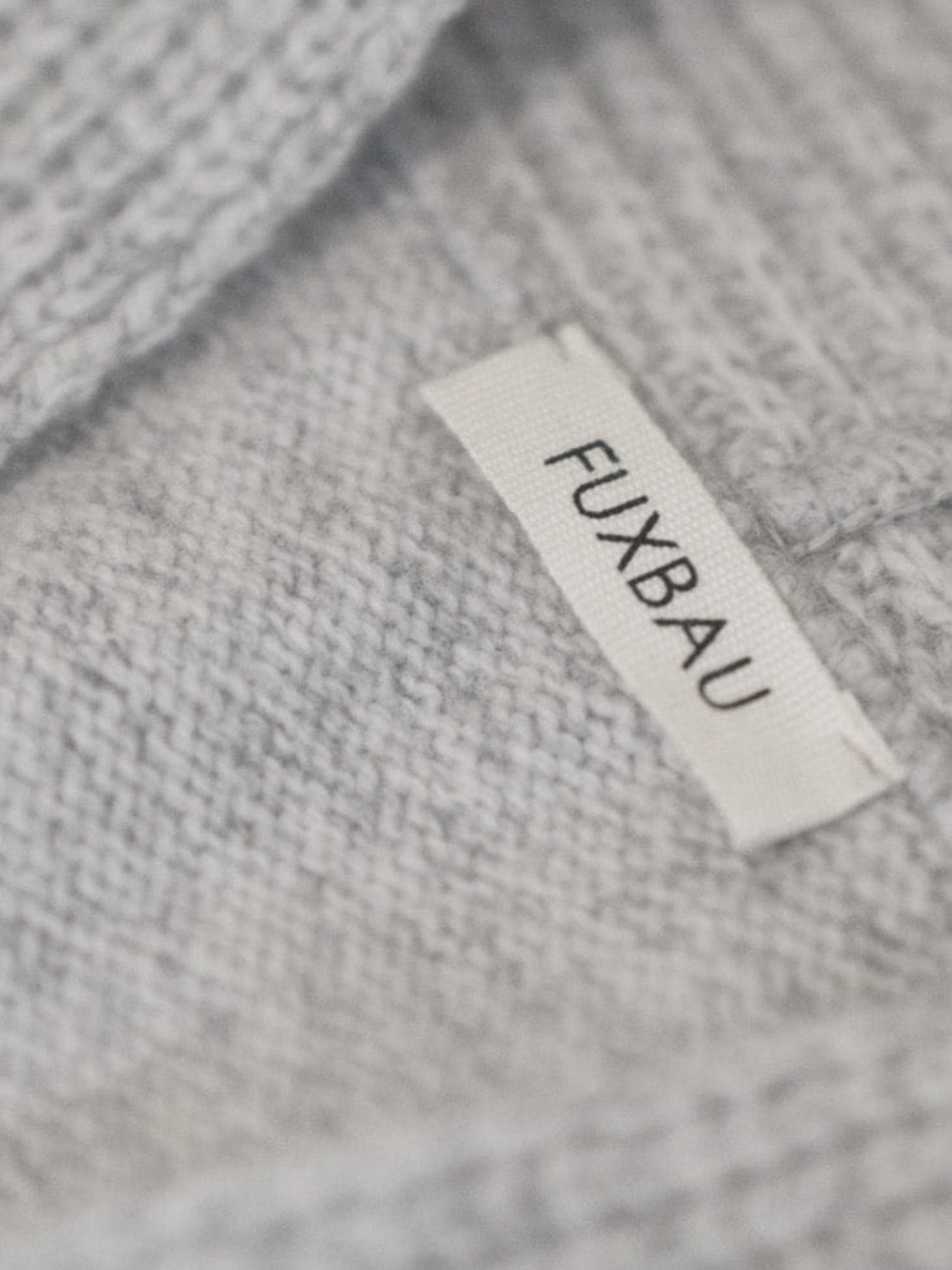 FUXBAU Label im Kragen des Damen Cardigans aus Merinowolle