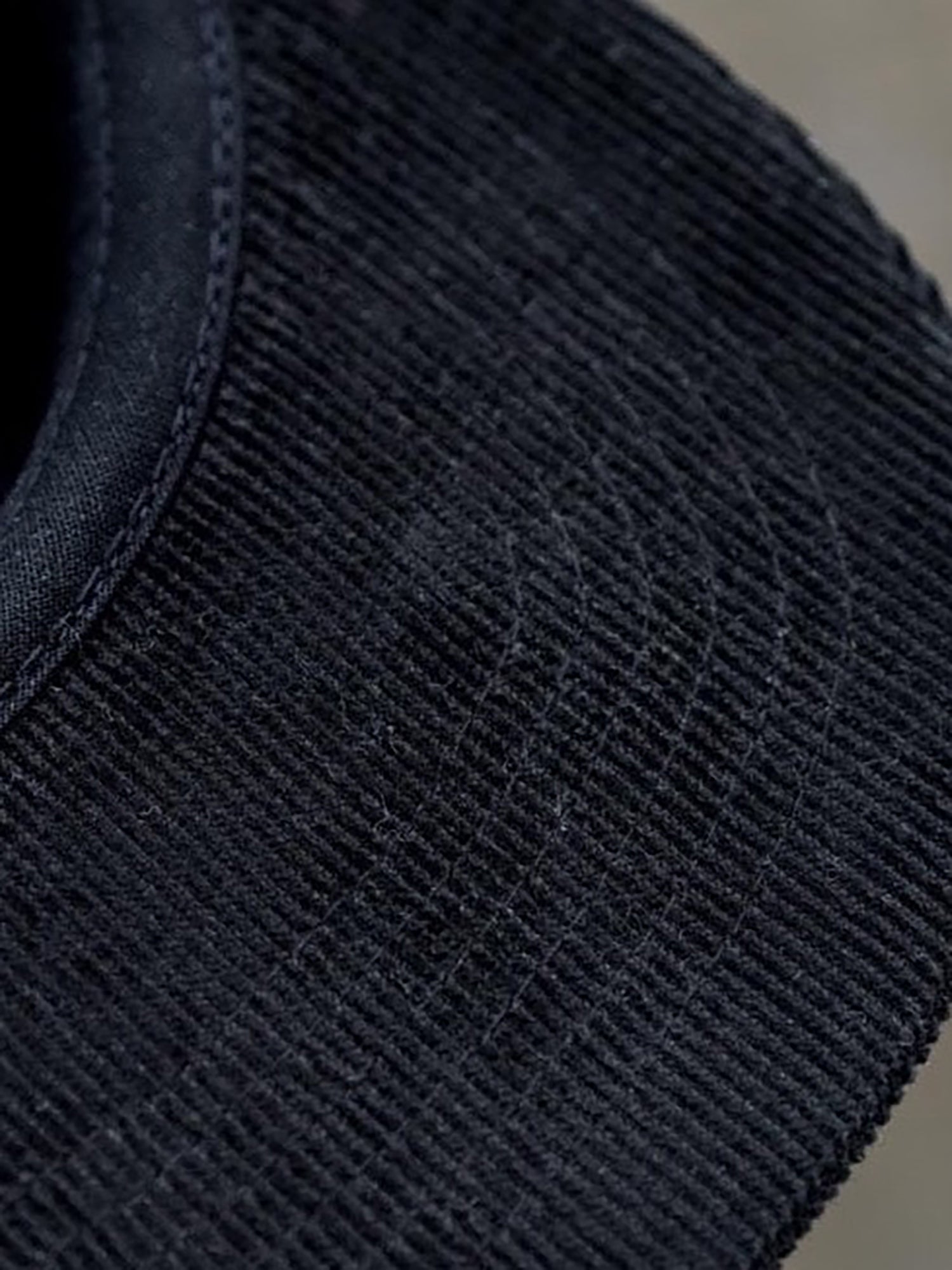 Cord Schirm unserer fux Cap in schwarz aus 100% Biobaumwolle