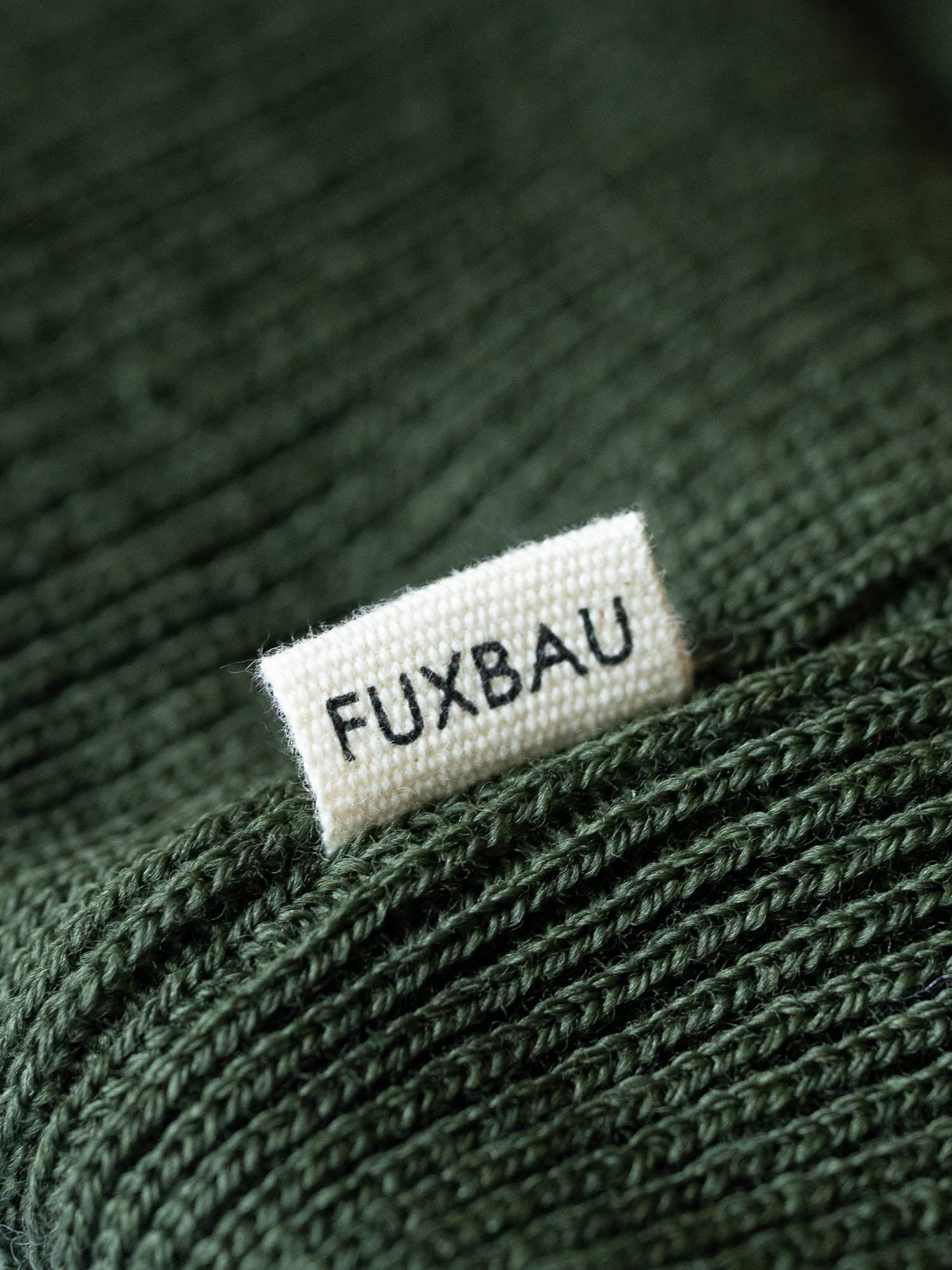 FUXBAU Merino Strickmütze in waldgrün aus 100% GOTS zertifizierter Merinowolle. Made in Germany.