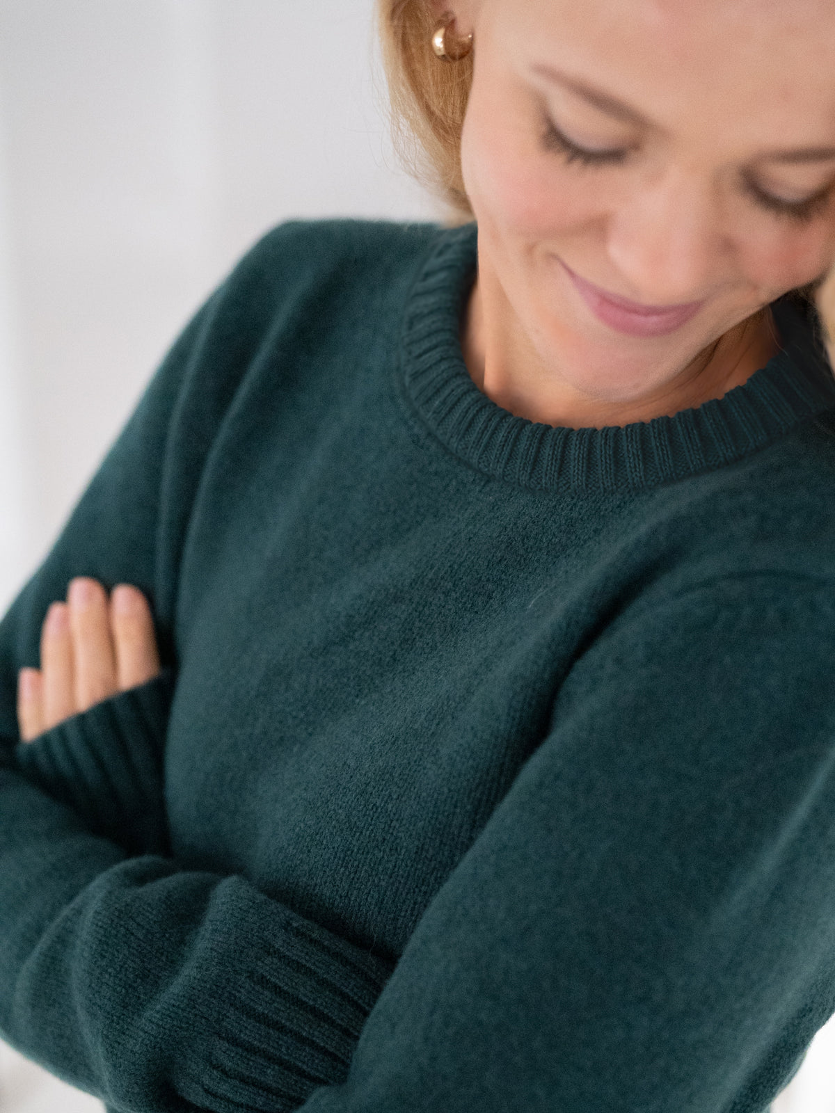FUXBAU Fair Fashion Merino Strickpullover Made in Germany aus 100% superfeiner Merino Schurwolle in grün.