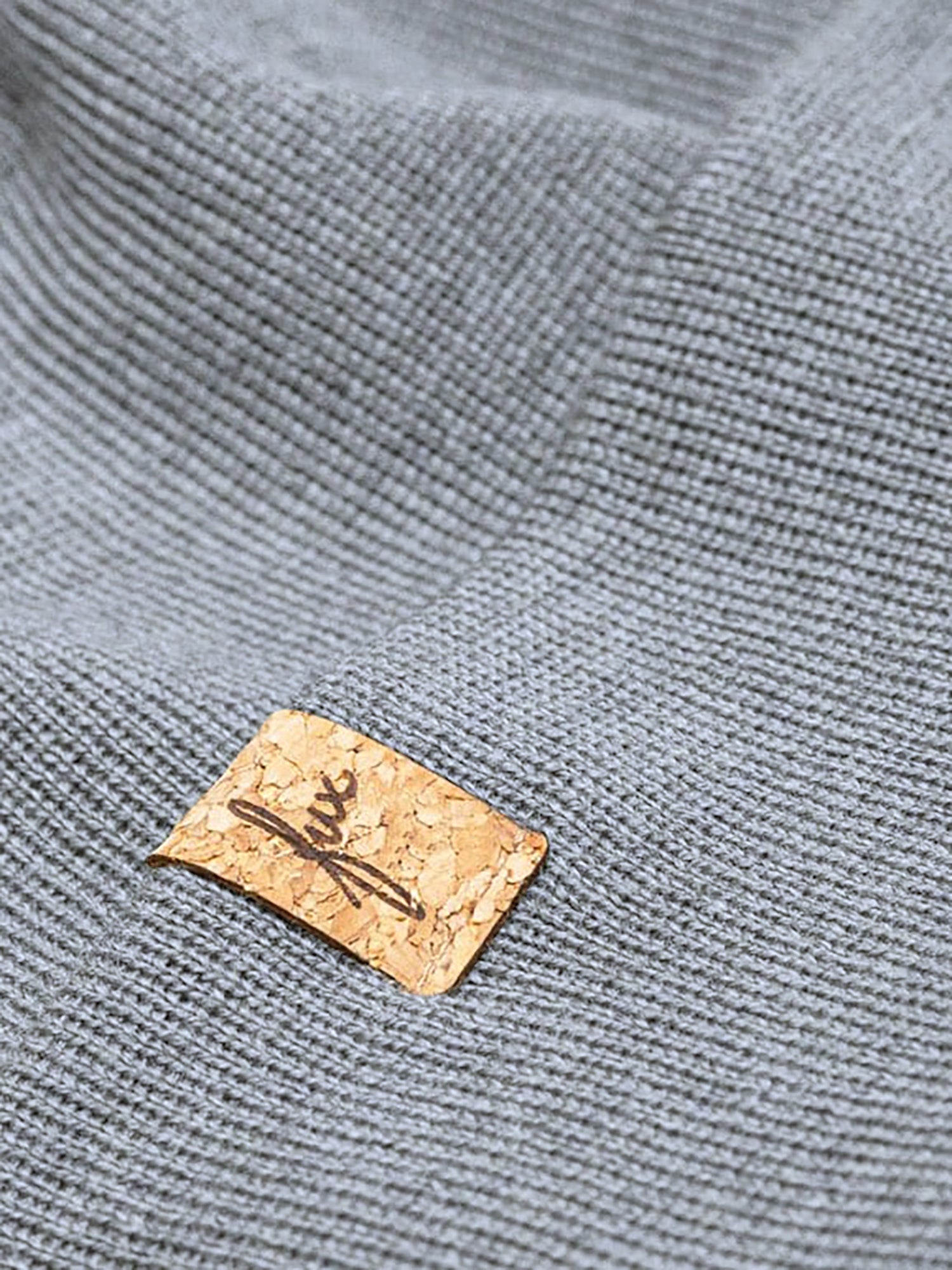 fux Kork Patch unserer Merino Kork Beanie in graumeliert
