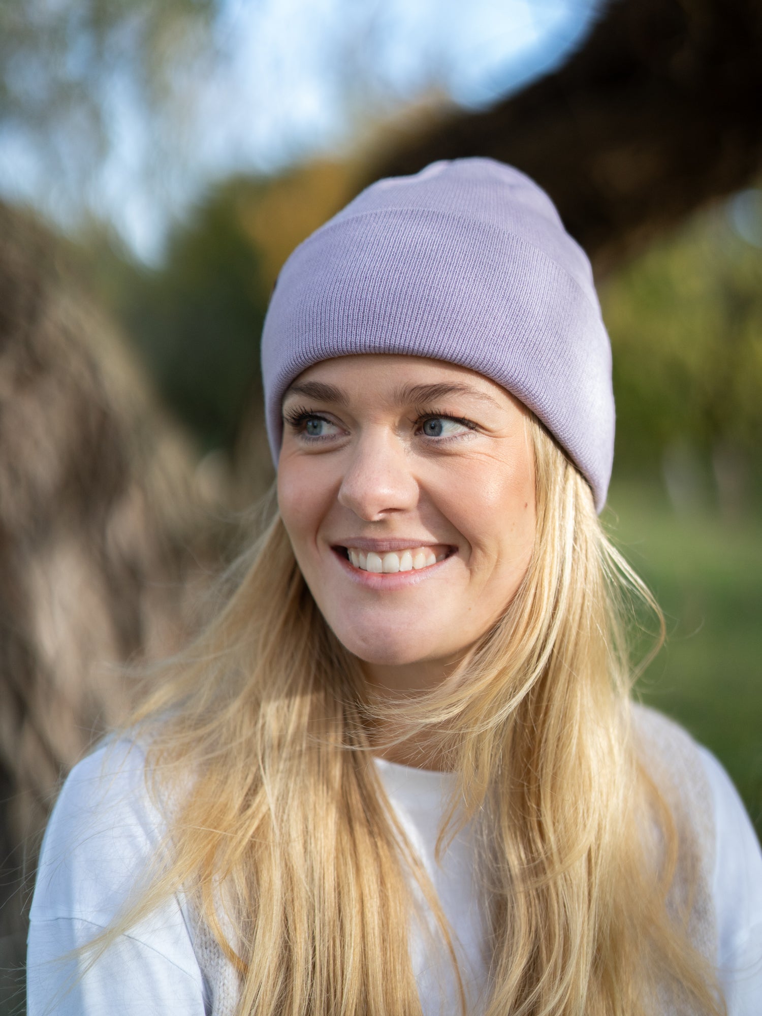 FUXBAU Merino Beanie in Lavendel – natürliche, weiche Wollmütze mit Korklabel, fair produziert in Deutschland