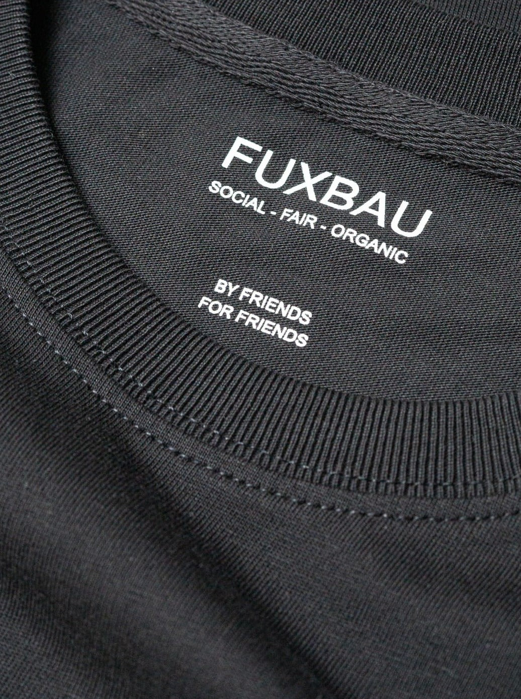 qualitiativ hochwertig, preiswert und nachhaltiges Basic T-Shirt in schwarz von FUXBAU.