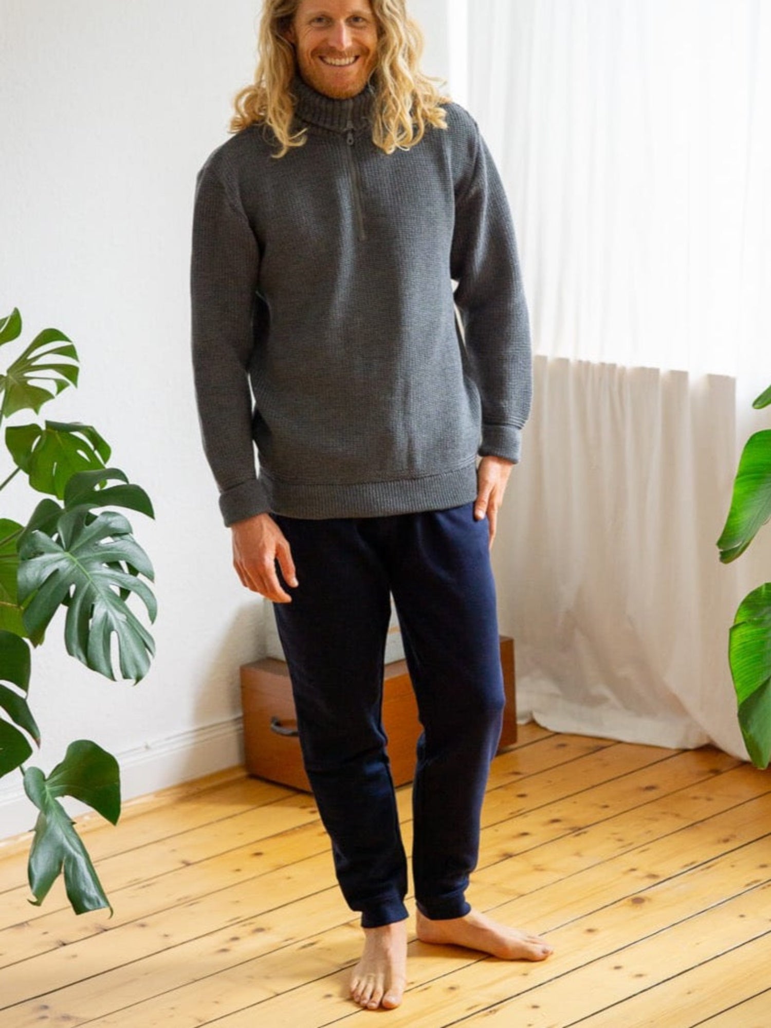 fuxbau-fair-fashion-jogginghose-navy-bio-baumwolle-nachhaltig-moritz-1