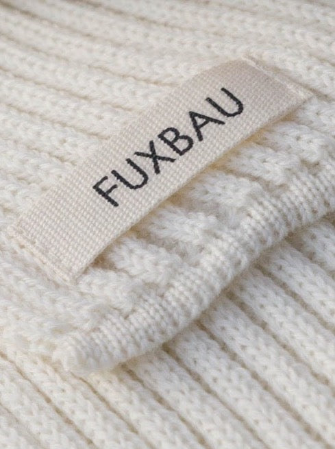 fuxbau-fair-fashion-strickwaren-made-in-germany-schurwolle-schal-detail-label