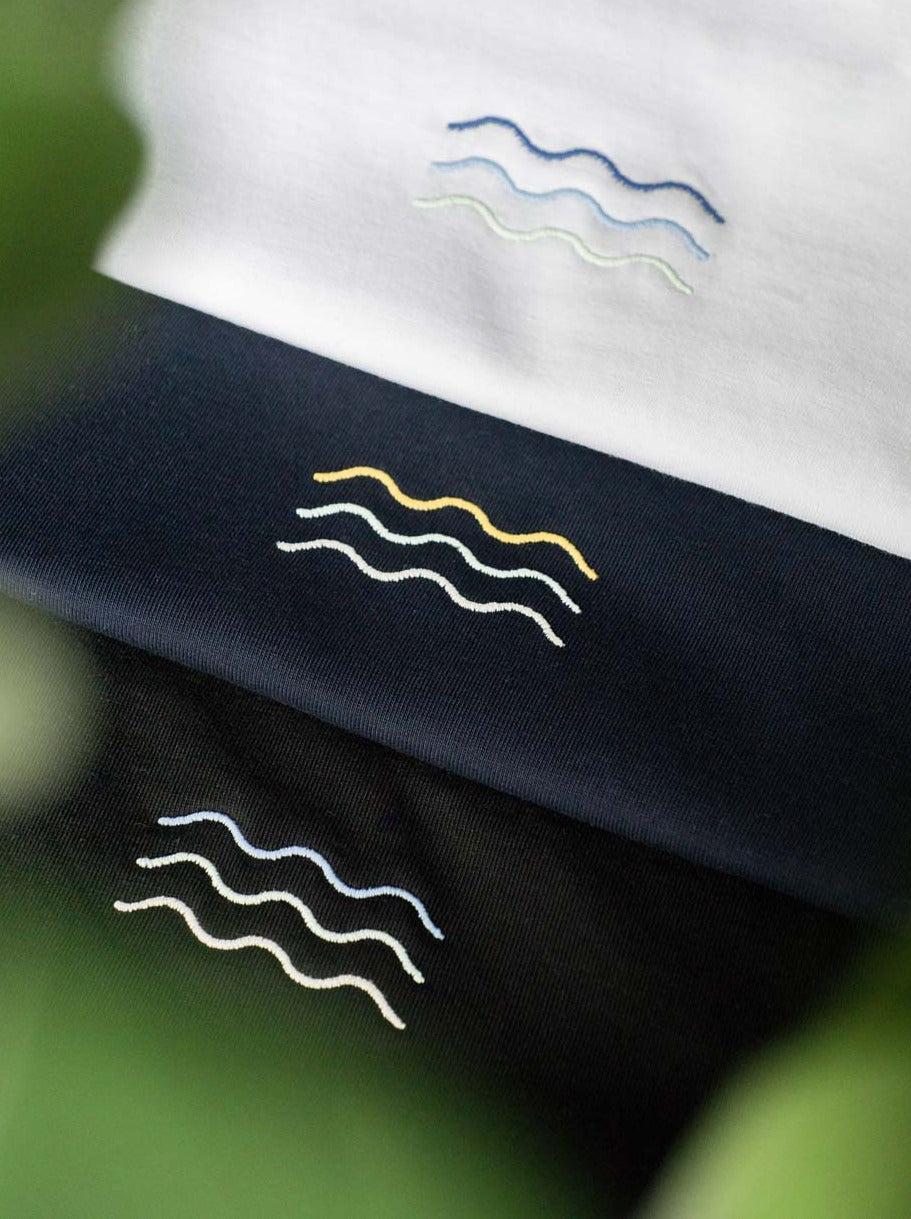 Nachhaltige Unisex Wellen T-Shirts aus Biobaumwolle in verschiedenen Farben